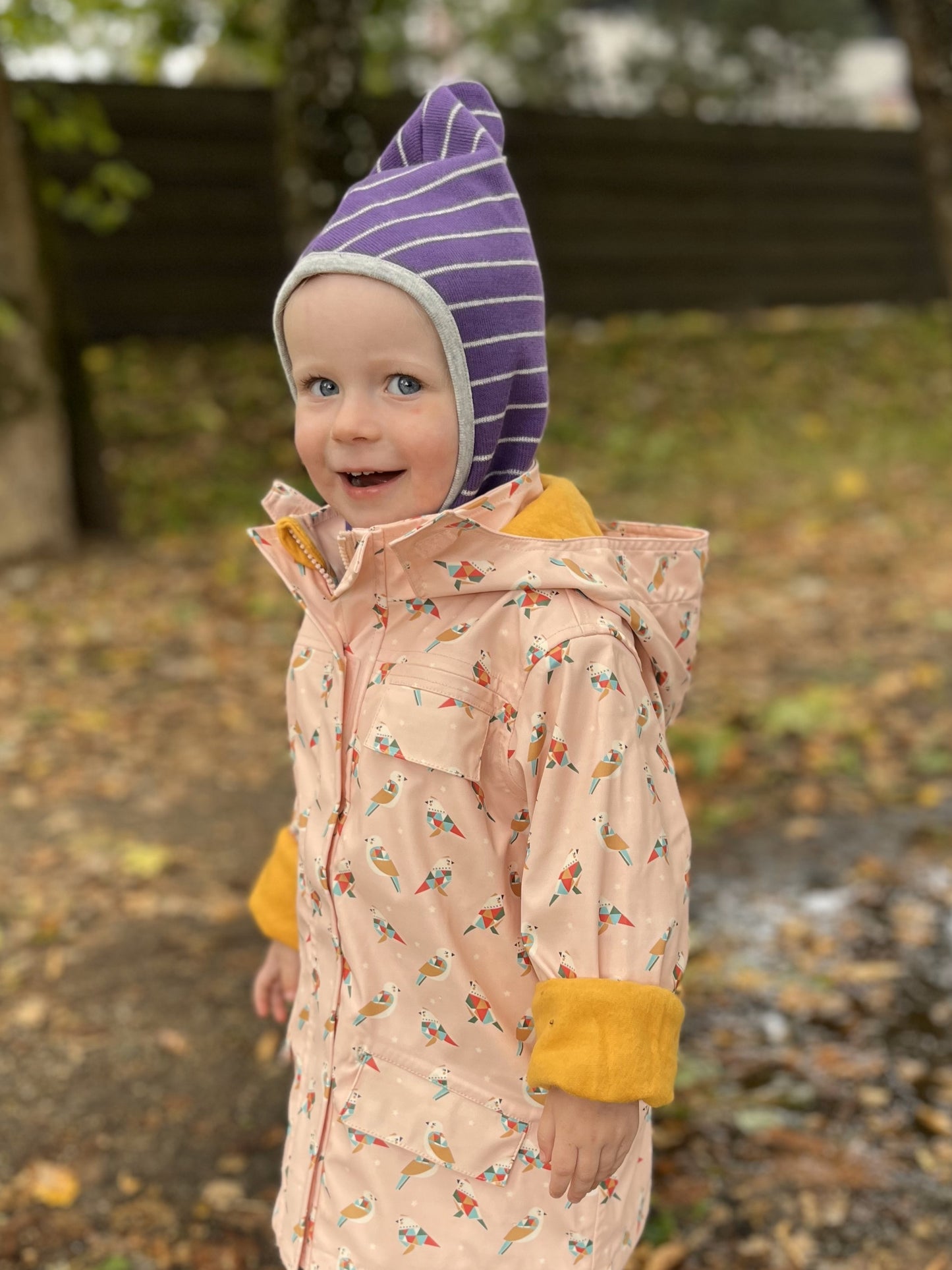 Dvipusė kepurė-šalmukas "Ringel Violet"