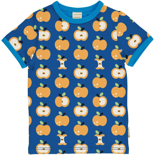 Vaikiški marškinėliai trumpomis rankovėmis iš GOTS sertifikuotos organinės medvilnės. Tamsiai mėlyni, marginti linksmu obuoliukų raštu. 