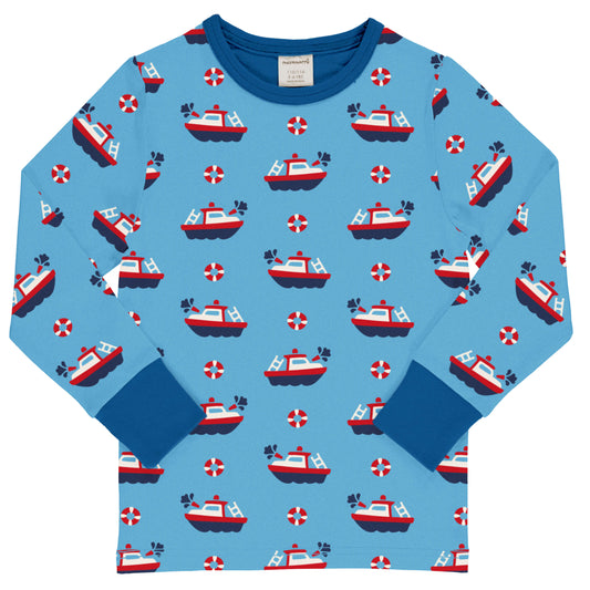 Vaikiški marškinėliai ilgomis rankovėmis iš GOTS sertifikuotos organinės medvilnės. Šviesiai mėlyni, marginti laivelių raštu. 