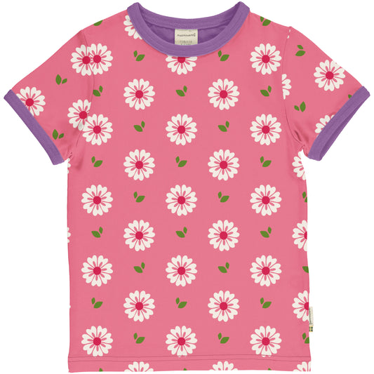 Vaikiški marškinėliai trumpomis rankovėmis iš GOTS sertifikuotos organinės medvilnės. Šviesiai rožiniai, marginti gėlių raštu. 